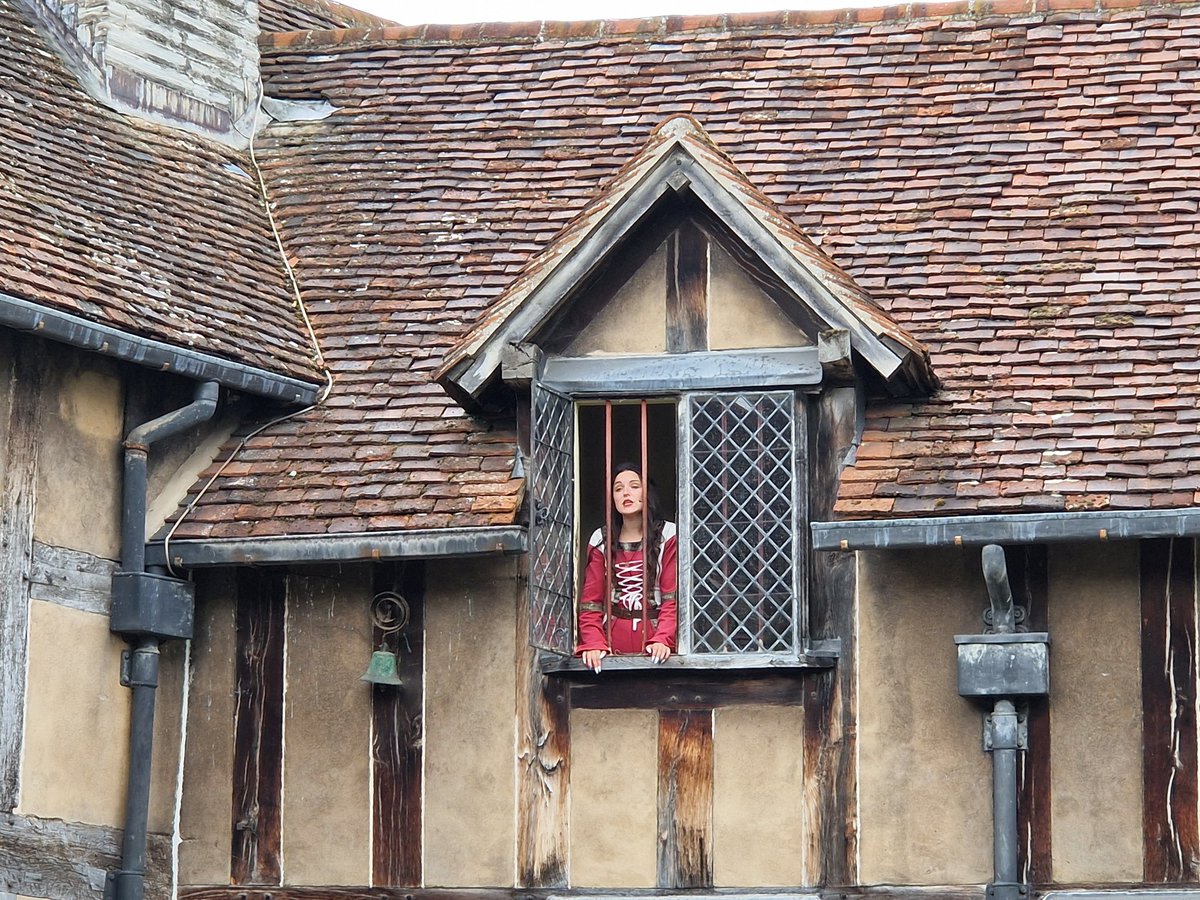 John_Dabell's tweet image. Being a tourist in your own country is always interesting! Today, we are doing the whole Shakespeare thing in Stratford-upon-Avon. I wonder what the Immortal Bard would make of it all now?!