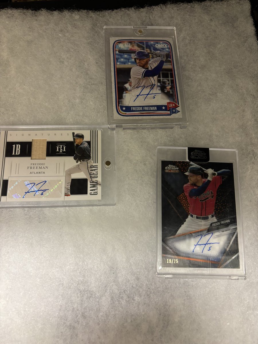 PullEmSports's tweet image. Switching PC’s! Gonna have a lot of Freddie stuff for sale. These are for sale now! DM or Comment