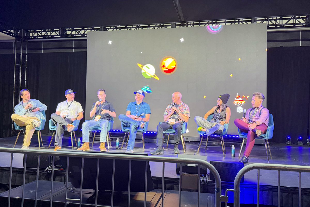 Firefly_Space's tweet image. Just a bunch of nerds talking rocket science at #OpenSauce2025! Our VP of Engineering Brigette Oakes joined the stage with @TheBrianMcManus ,@Erdayastronaut, @joebarnard, @smartereveryday, @DJSnM and @Integza__. This crew is inspiring the next generation of dreamers and…