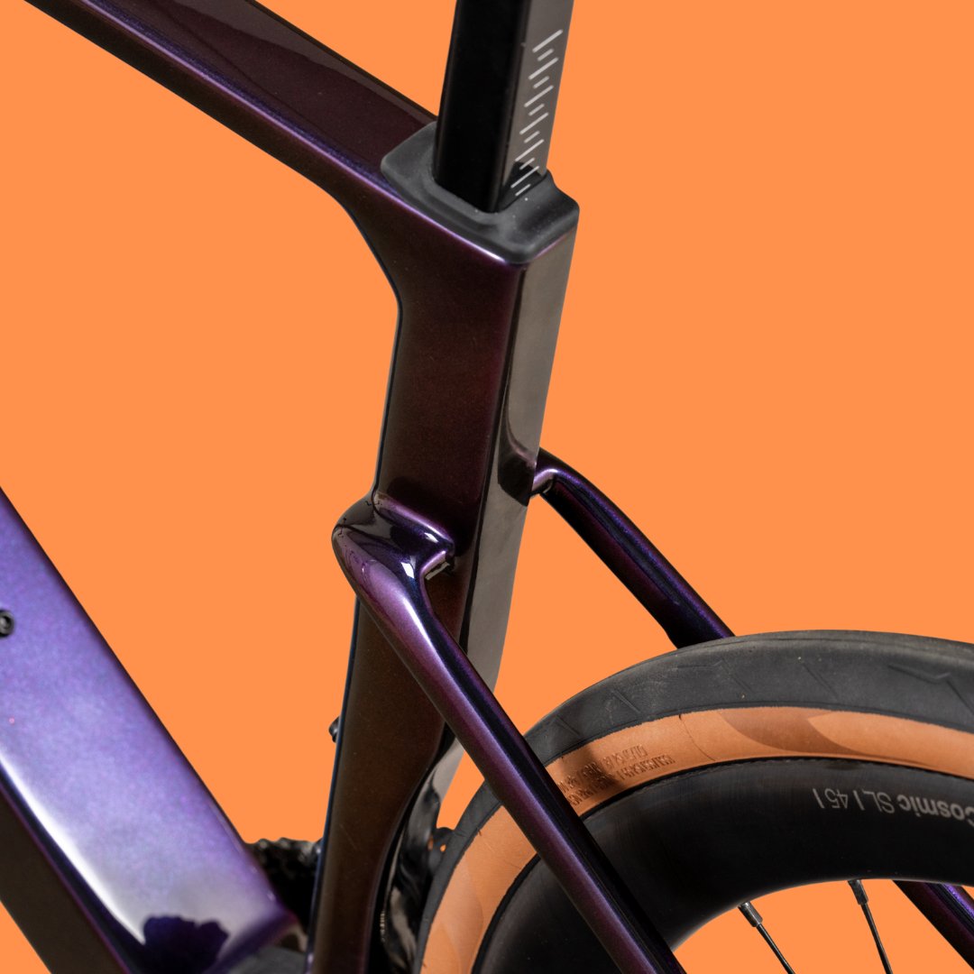 RibbleCycles's tweet image. The Ribble ALLROAD SL R e in CustomColour Cyan d’Azur Flip and Seville Orange detail.

Ready to ride longer, push harder and explore more.

⚡ Powerful natural electric assistance with over 140km range + optional range extender

#RibbleCycles #RideRibble #electricbikes #ebikes