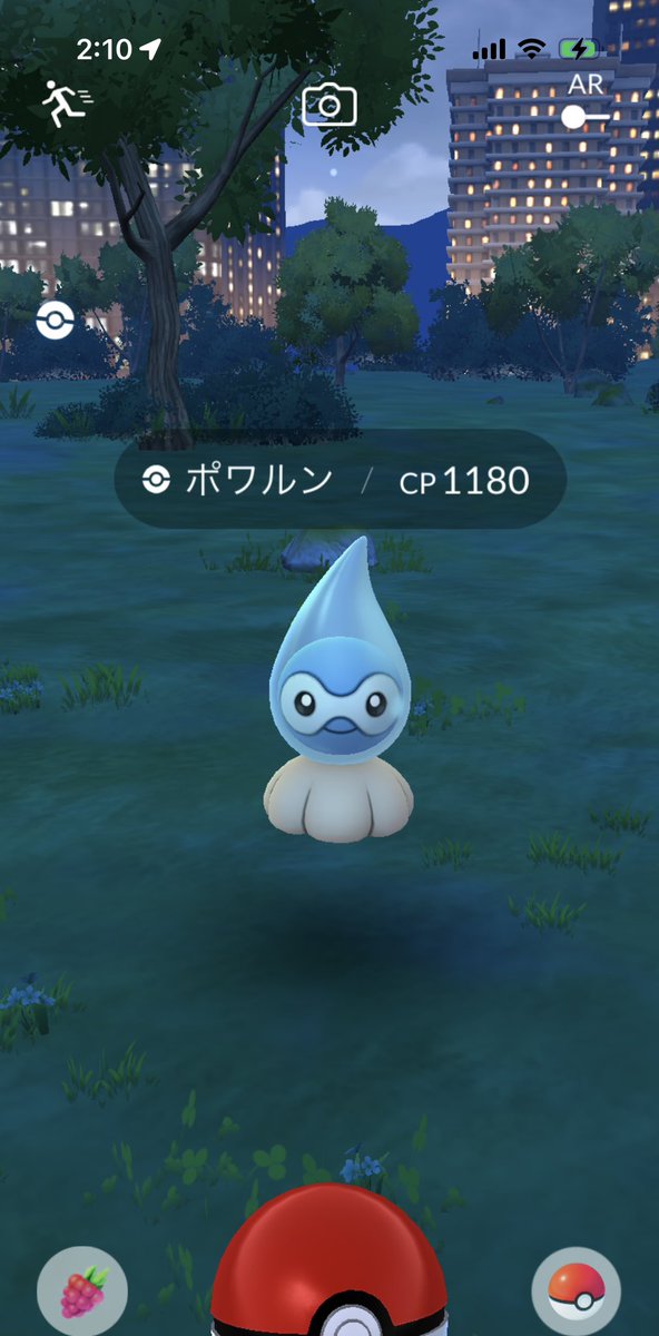leafiergo's tweet image. 雨も降ってないのになぁ 
久しぶり！
ポワルン可愛いな🩷

#ポワルン #Castform
#ポケモンGO   #PokemonGO