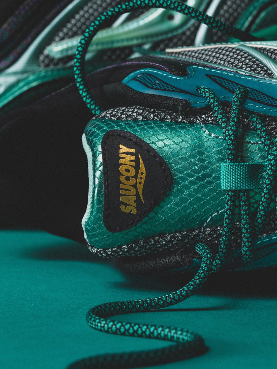 ad__sneaks's tweet image. More shots of the Glowaconstrictor Omni 9s. One of, if not the best GRs this year to me.