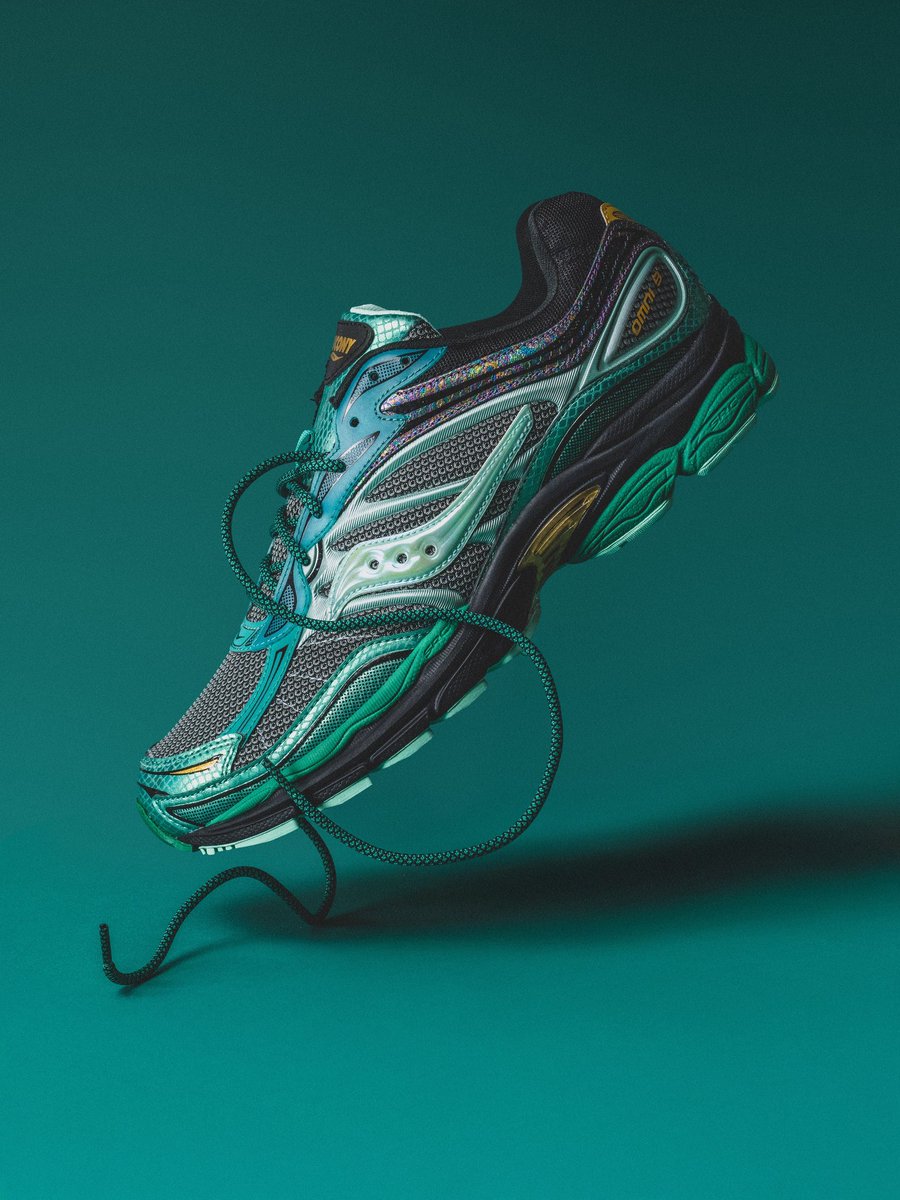 ad__sneaks's tweet image. More shots of the Glowaconstrictor Omni 9s. One of, if not the best GRs this year to me.
