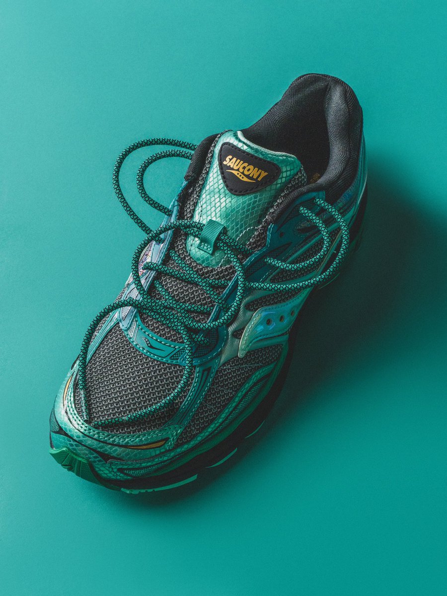 ad__sneaks's tweet image. More shots of the Glowaconstrictor Omni 9s. One of, if not the best GRs this year to me.