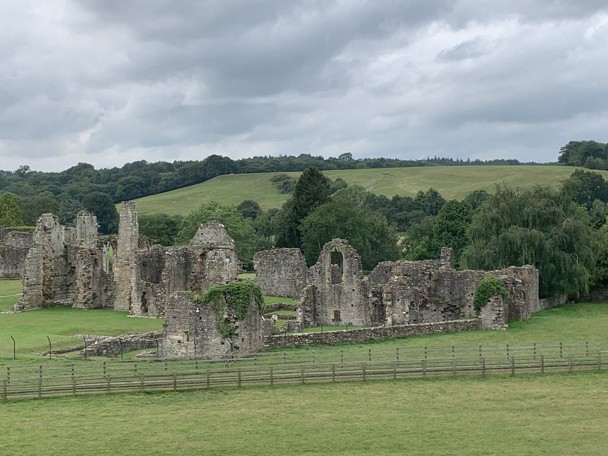 b51230's tweet image. So today was a walk out, before the rain came, again, up
to Richmond.
Easby Abbey and a walk around and about the Town.