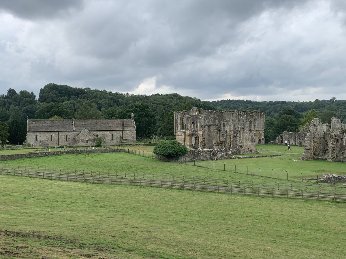 b51230's tweet image. So today was a walk out, before the rain came, again, up
to Richmond.
Easby Abbey and a walk around and about the Town.