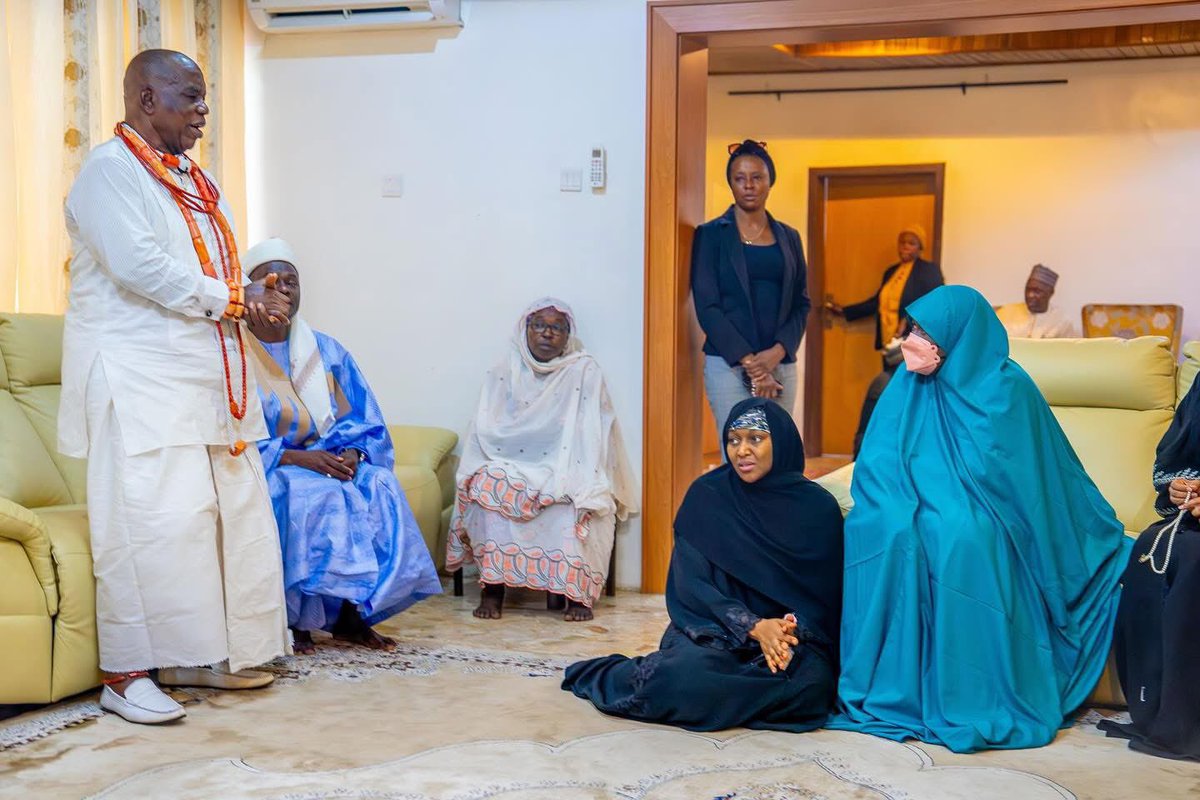 TYF_DeltaEdo's tweet image. Warri kingdom registered her presence in Daura, Katsina to commiserate with the Emirate and immediate family of Nigeria’s former Head of State and President, Muhammadu Buhari, GCFR, who passed away Sunday, 13th July, 2025.