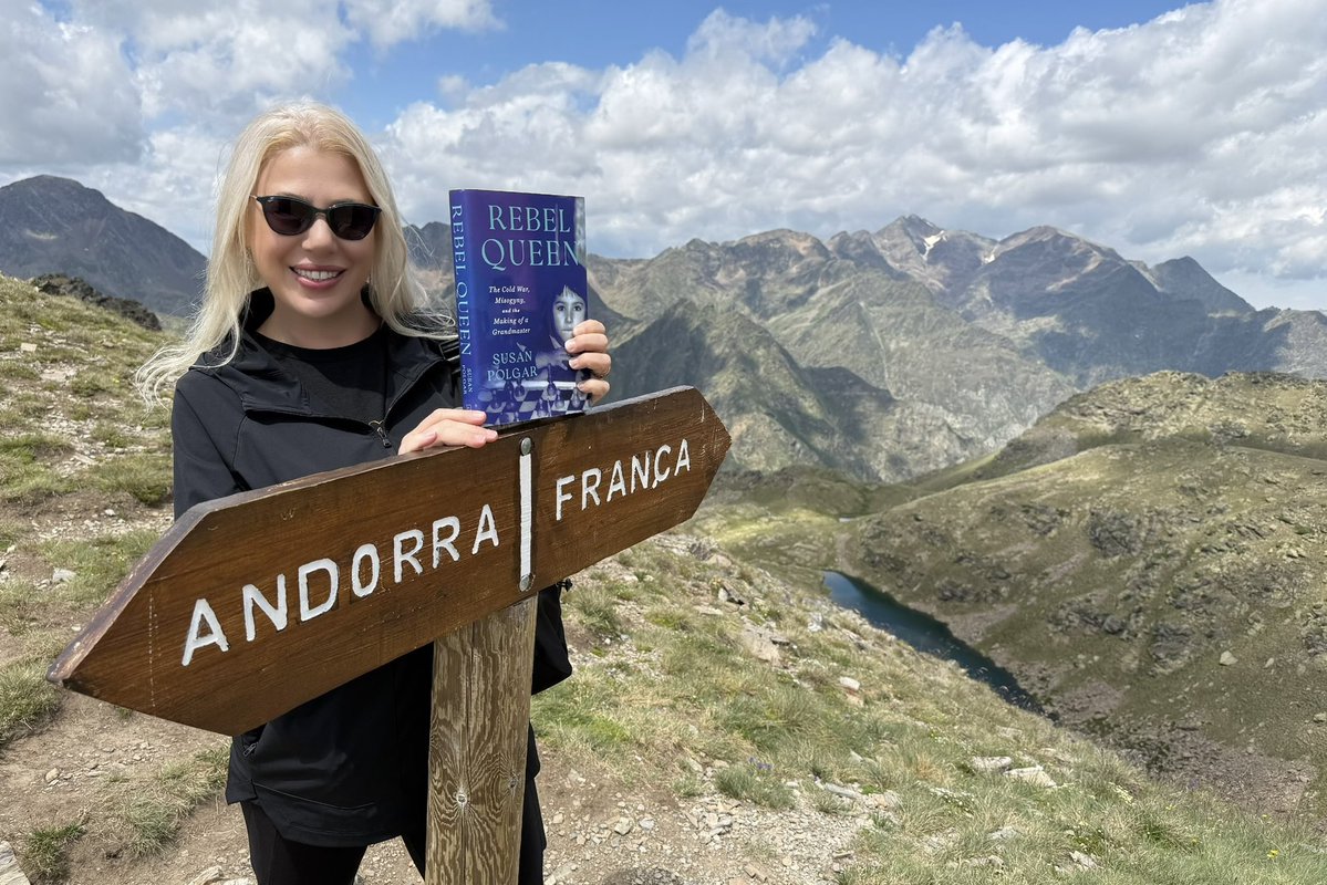 SusanPolgar's tweet image. Took #RebelQueen to the top of the mountain at around 8,900 feet! Happy International Chess Day!
#InternationalChessDay