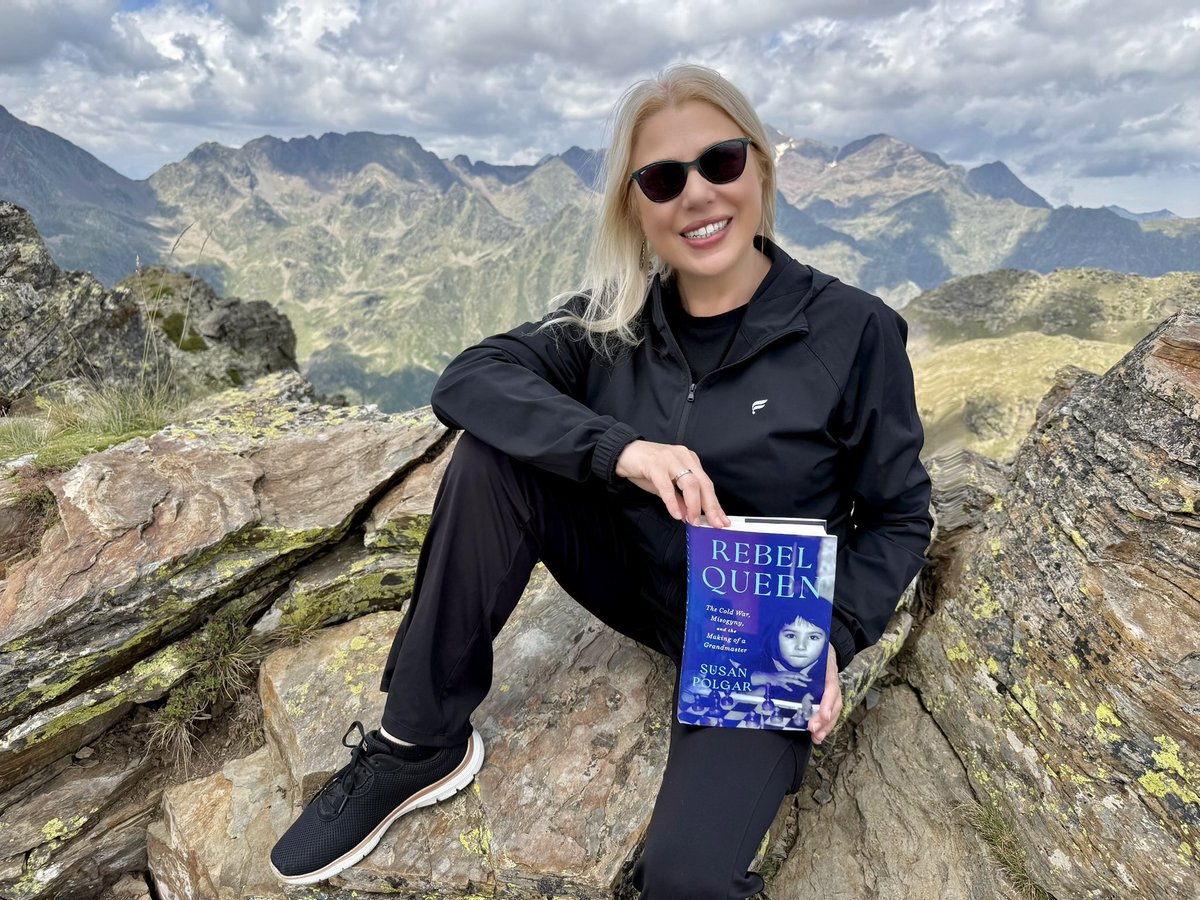 SusanPolgar's tweet image. Took #RebelQueen to the top of the mountain at around 8,900 feet! Happy International Chess Day!
#InternationalChessDay