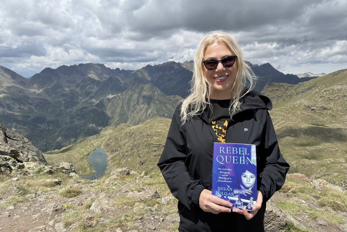 SusanPolgar's tweet image. Took #RebelQueen to the top of the mountain at around 8,900 feet! Happy International Chess Day!
#InternationalChessDay