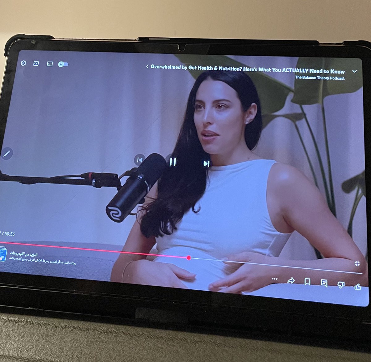 lilirlq's tweet image. اليوم كان نصيب القراءة ساعة، وتعلّم الكلمات نصف ساعة، أما الاستماع فامتدّ لساعتين
لاحظت إني في البودكاست الأول ما فهمت نصف الكلام تقريبًا، لكن حاولت أركّز وأستنتج المعنى
كان موضوعه عن الغذاء بشكل عام، والمصطلحات كانت جديدة تمامًا عليّ، لأنها تناولت دراسات وبحوث علميّة