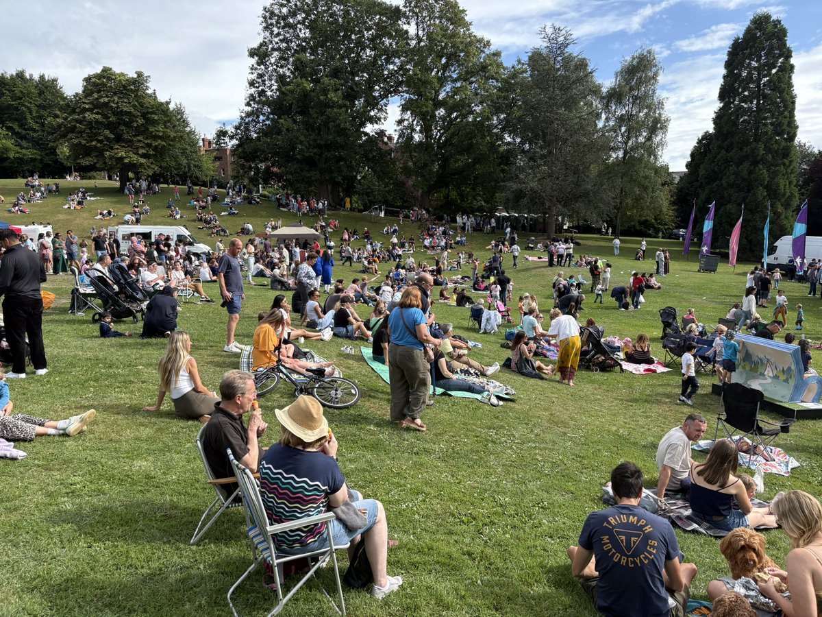 ThreshedThought's tweet image. Awesome fun this afternoon at the Tunbridge Wells Mela - now in its 18th Year!
Music, food, dancing and bubbles (if you are my three year old daughter!) - what more do you need?
My thanks to @cohesionplus for making it happen!