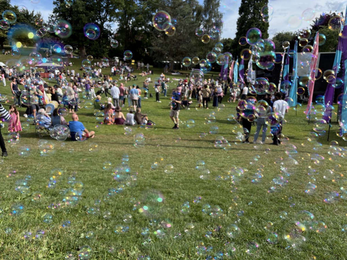 ThreshedThought's tweet image. Awesome fun this afternoon at the Tunbridge Wells Mela - now in its 18th Year!
Music, food, dancing and bubbles (if you are my three year old daughter!) - what more do you need?
My thanks to @cohesionplus for making it happen!