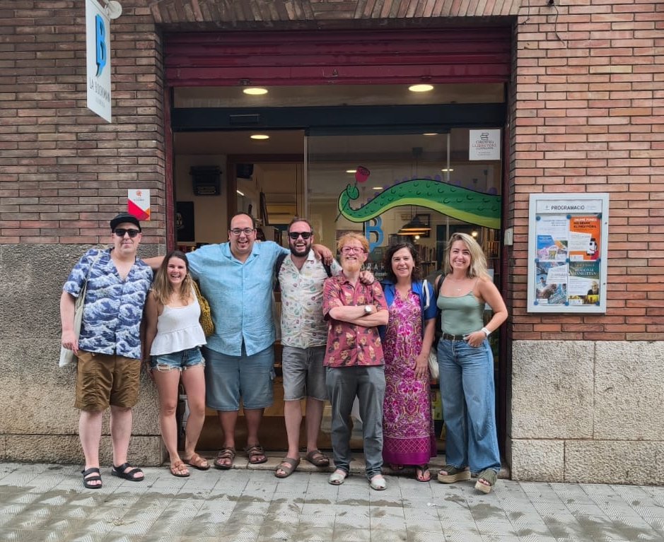 La Bookman Llibreria (@la_bookman_) on Twitter photo Avui ens ha fet molta il·lusió rebre les companyes llibreteres de <a href="/DocumentaBCN/">Llibreria Documenta</a>, La Sendak, <a href="/apeudepagina/">Llibreria A peu de pàgina</a>, Altaïr, <a href="/llibreria_FandW/">Llibr_Foster&Wallace</a> i La Irreal a #Figueres per celebrar la junta del <a href="/Llibreterscat/">Gremi de Llibreters de Catalunya</a> a La Bookman.
Molt bona gent al capdavant de grans llibreries independents. Avui ens ha fet molta il·lusió rebre les companyes llibreteres de <a href="/DocumentaBCN/">Llibreria Documenta</a>, La Sendak, <a href="/apeudepagina/">Llibreria A peu de pàgina</a>, Altaïr, <a href="/llibreria_FandW/">Llibr_Foster&Wallace</a> i La Irreal a #Figueres per celebrar la junta del <a href="/Llibreterscat/">Gremi de Llibreters de Catalunya</a> a La Bookman.
Molt bona gent al capdavant de grans llibreries independents.