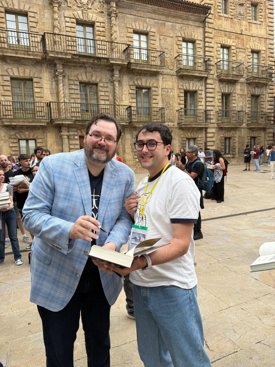 BorjaFnc's tweet image. Logro del #celsius2025: las firmas de estos 4 autores poco conocidos y que no pueden ser más majos ✨🌟✨💯
@BrandSanderson @misterkristoff
@LordGrimdark @aptshadow