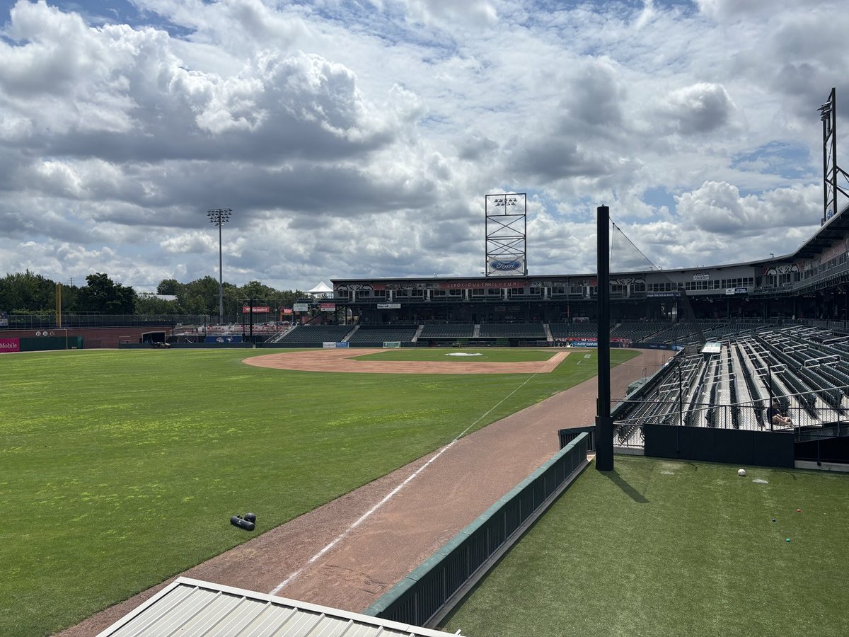 JacobWilkins's tweet image. Beautiful Sunday afternoon in Manchester as the @RumblePoniesBB play the rubber game of their series against the @FisherCats.
Pregame starts at 1:20 on @newsradio1290 with the voice of the Fisher Cats @ChrisJared01!