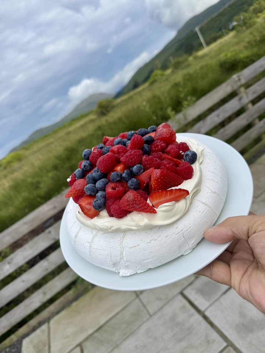 highland_andy's tweet image. Guests have arrived.
Can you guess what’s for dessert tonight?
🤷🏻♂️😊😂😋