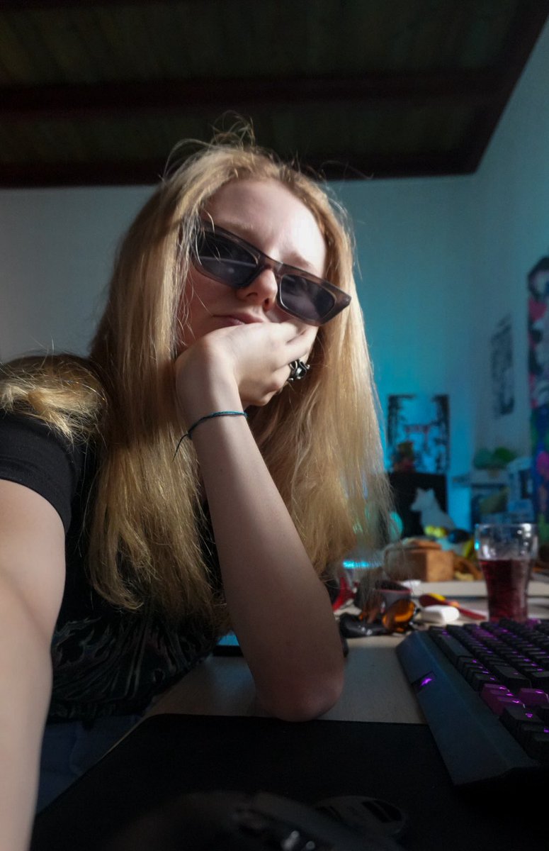 Spec lol pour <a href="/LFDI_LOL/">La Faille des Invocatrices</a> ce soir à 20h !
Avec <a href="/beubi_CH/">Beubi.exe🇨🇭</a> à la régie + cast avec iamelouise 

Le stream -&gt; twitch.tv/lafailledesinv…

<a href="/Swissvisualprod/">Swiss visual production</a>