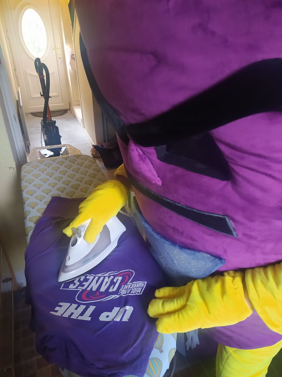 GusTFanclub's tweet image. No @HurricanesRLFC this weekend so better get some housework done...