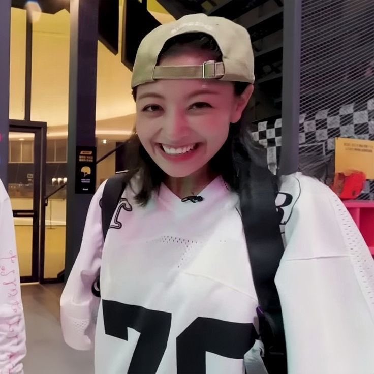 jihyopictures's tweet image. maybe it’s cause i was gone from this acc for so long, but i feel like there’s soooo many new jihyo fans and fansites for this tour and it’s making me really emotional and happy…