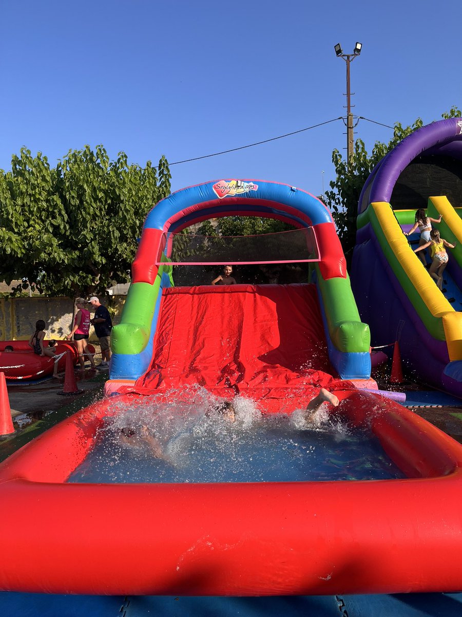 Ajuntament de Gualta (@ajgualta) on Twitter photo Un èxit!!! Tobogans plens! I ara a les 19,30 comença la festa de l’escuma!!! #Gualta <a href="/Soylafiesta/">Soylafiesta.com</a> Un èxit!!! Tobogans plens! I ara a les 19,30 comença la festa de l’escuma!!! #Gualta <a href="/Soylafiesta/">Soylafiesta.com</a>
