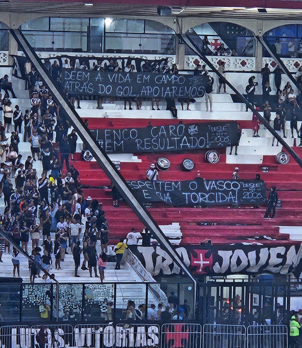 NOSSO RECADO FOI DADO.

A nossa essência é eterna, respeitamos nossa ideologia, o apoio durante os 90 minutos são inegociáveis. Mas a paciência já passou do limite faz tempo.