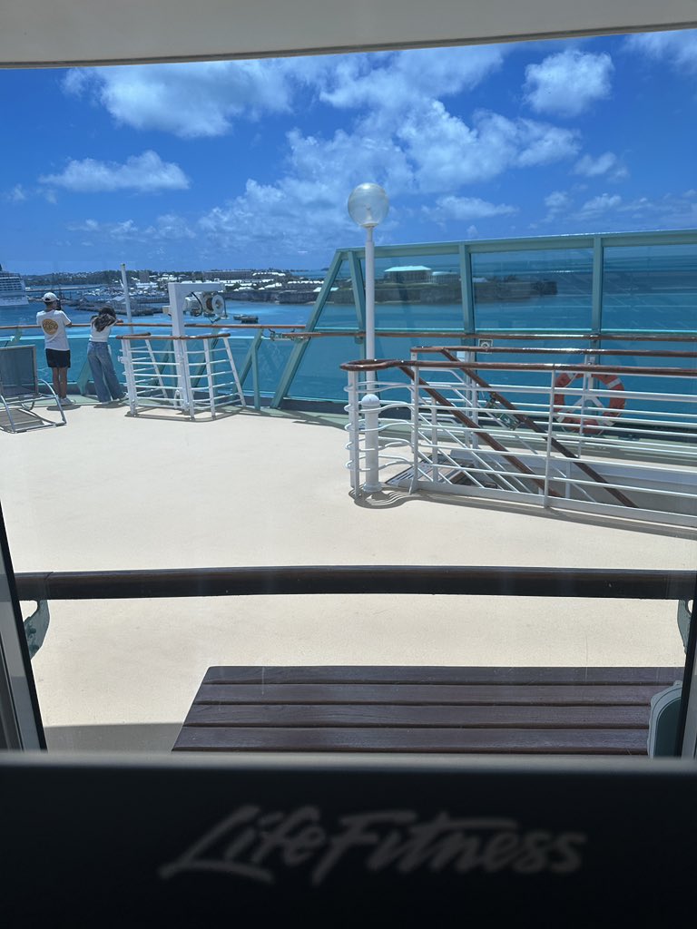 ashleysgamble's tweet image. View from the treadmill slightly more motivating than usual #Bermuda