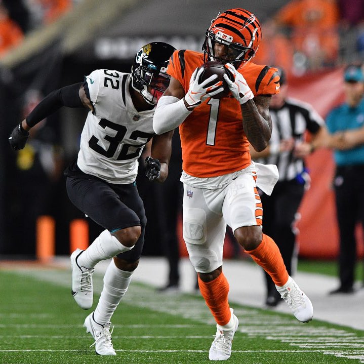 PlutoCooked's tweet image. it’s a shame that the bengals have only worn the best uniform combo in football one time