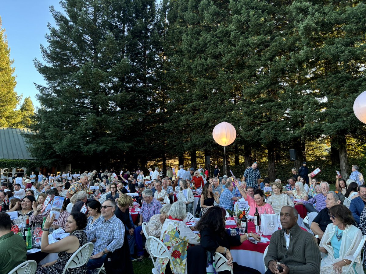 ilike_mike's tweet image. Packed House. Tremendous Generosity. Neighbors helping neighbors.
Over $400,000 raised to support the tireless work of Northern Sonoma County Firefighters including a new radio system for the northern region.
Thank you!