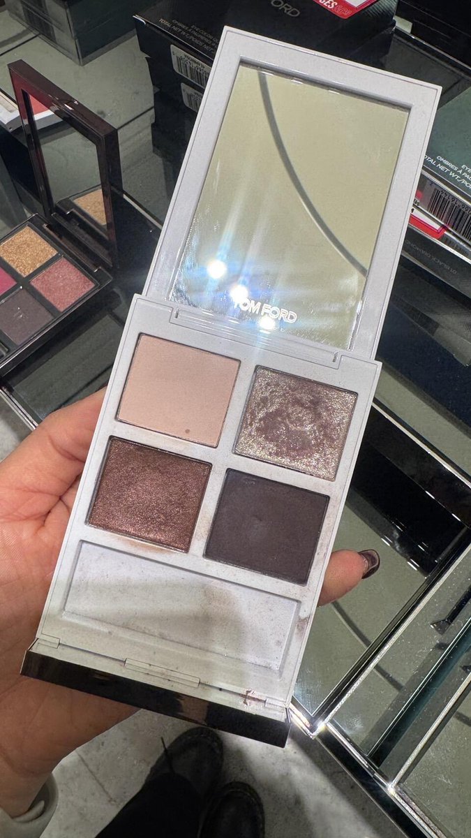 Sometimes you just need a little sparkle in your life. ✨
 #Makeup  #Beauty  #GlowUp