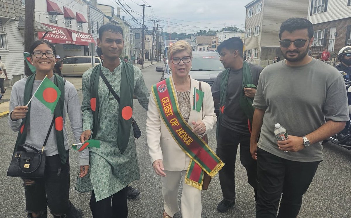RepNellie's tweet image. Our vibrant district #NJ09 is home to one of our nation’s largest Bangladeshi American communities, a central part of New Jersey’s economic, social, and spiritual fabric. This weekend we celebrated them with a great Bangladeshi Parade and Festival in #Paterson 🇺🇸🇧🇩🇺🇸🇧🇩
