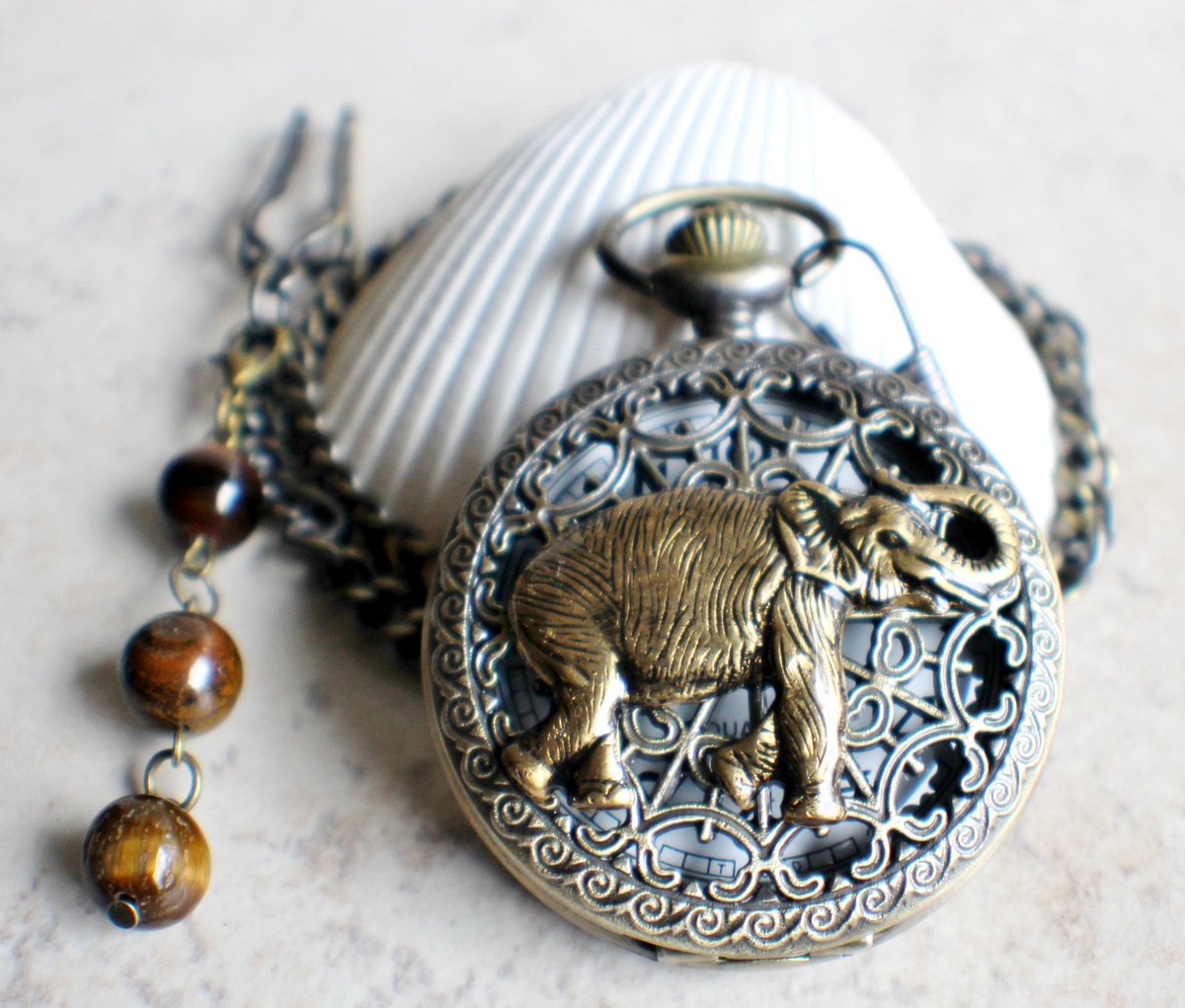 charsfavorite's tweet image. Carry a piece of timeless elegance with our Elephant Mechanical Pocket Watch for only $79. Embrace sophistication and style in every tick. #LuxuryWatches #TimelessStyle
Shop Now charsfavoritethings.com/products/eleph…