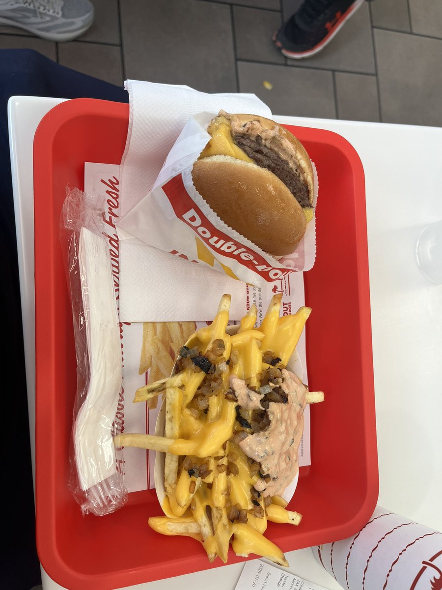 AustinH2714's tweet image. Found out Colorado Springs has an In-N-Out so had to get it.

Solid 8/10 burger, animal style fries are the way to go. Relatively cheaper than I was expecting.
