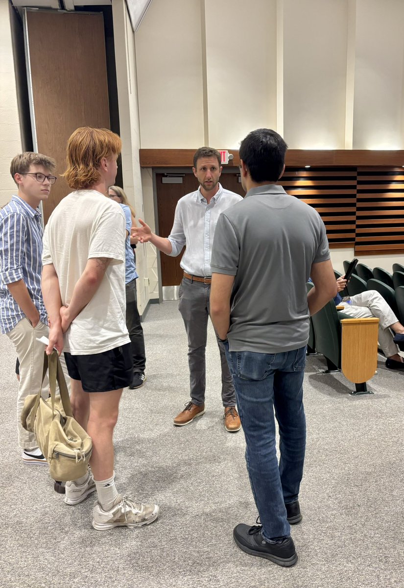 michaelrothnj's tweet image. Yesterday, @SenatorAndyKim held a town hall in Westfield to do what Tom Kean Jr continues to fail to do: show up for our district.
Senator Kim reminded us that the opposite of democracy is apathy — and seeing over 500 people turn out only strengthened my belief that we will…