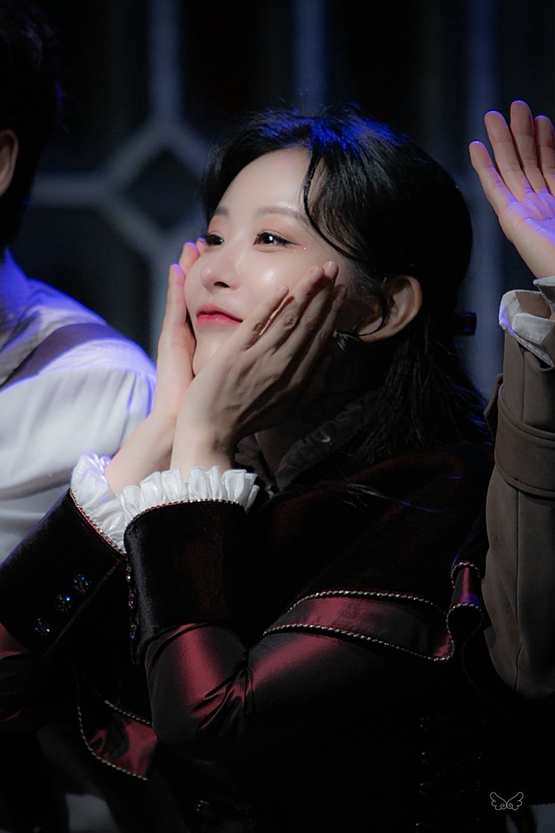 250720 #붉은정원 무대인사

#최연우 | 지나

💗🌷