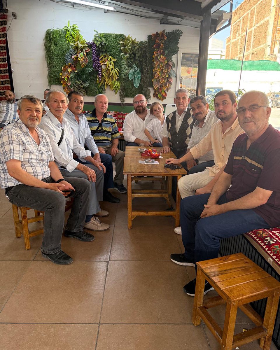 Teşkilat Başkanımız Atilla Akkuş, Yönetim kurulu üyemiz 
Mehmet Nuri Ulu ve Mahalle Başkanımız Orhan Okurlar ile birlikte Kurtuluş Ana Kademe Yönetim Toplantımızı gerçekleştirdik 

Birlik ve beraberlik içinde, Her ay aynı kararlılıkla, aynı heyecanla yolumuza devam ediyoruz.