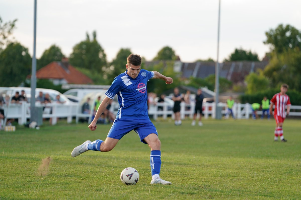LouthTownFC's tweet image. 📸 | Action from Friday night’s final pre-season friendly away at @HorncastleTown_.

A strong performance and a win to wrap up preparations for the new season 💪⚽️

#WhiteWolves #PreSeason #LouthTownFC