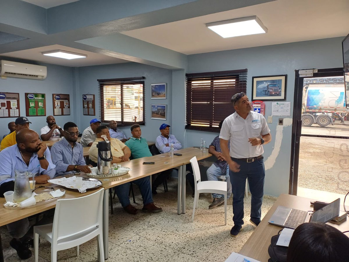 United Petroleum RD (@unipetroleumrd) on Twitter photo Hoy celebramos el segundo día de la jornada junto a nuestros conductores de United Petroleum. Agradecemos su compromiso y dedicación, impulsando cada entrega con seguridad y profesionalismo. Juntos, seguimos marcando la diferencia en la industria. ¡Vamos por más! <a href="/juantomasdiazi/">Juan Tomás Díaz</a> Hoy celebramos el segundo día de la jornada junto a nuestros conductores de United Petroleum. Agradecemos su compromiso y dedicación, impulsando cada entrega con seguridad y profesionalismo. Juntos, seguimos marcando la diferencia en la industria. ¡Vamos por más! <a href="/juantomasdiazi/">Juan Tomás Díaz</a>