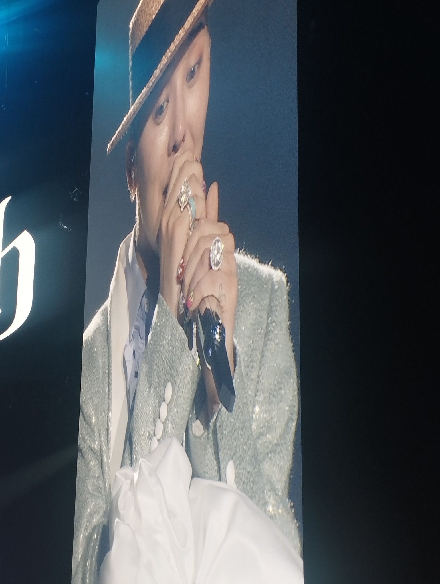 bee⭐️ D-5!!! (@jiyongsgzb) / X