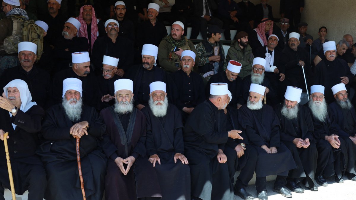jewishvoicelive's tweet image. We are calling out to the Druze in Syria: Do not trust Israel. Israel uses you only for its own interests. Israel is never your friend. We are calling out to the Druze leaders in Syria: How can you trust the perverted Zionist army? How can you beg their help? This army is hostile…