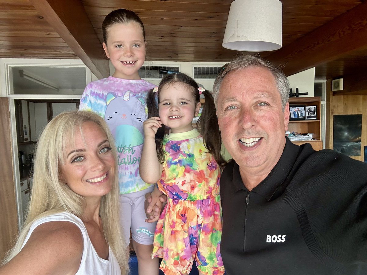 PaulPRSNTS's tweet image. Family Sunday lunch time…💙🙏
