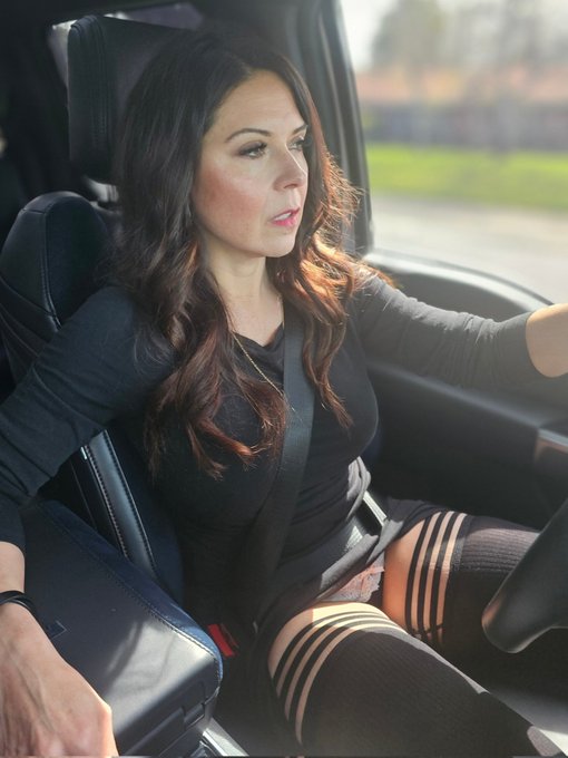 Watch Mrs Poindexter's leaked NSFW photo on TwXstars