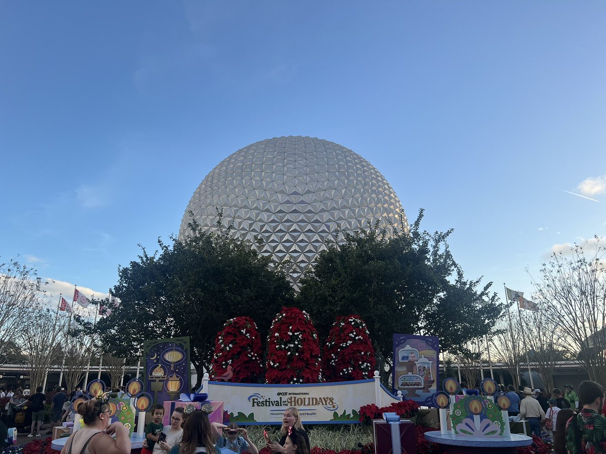 disneyspaces's tweet image. Happy Sunday everyone! It’s always great when it’s #SpaceshipEarthSunday