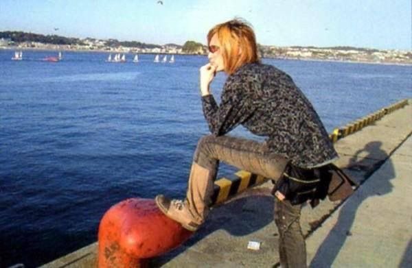 uruhas mole on his thigh: a thread.

why? idk 🧵