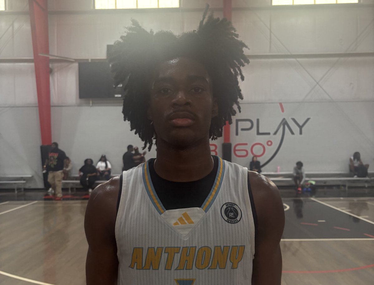 AE5
c/o 2027 Donovin Martin

Donovin is a skilled guard that brings high intensity on both sides of the ball. He showed impressive finishing ability and also a consistent jumper. His energy on defense was undeniable and led to his big impact today.