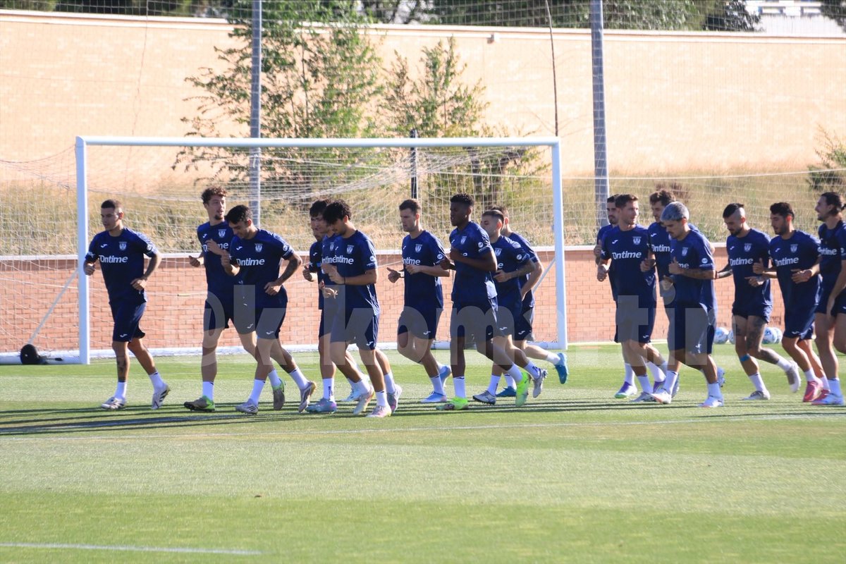 Javier Martín (@kikomartin) on Twitter photo 🚨ÚLTIMA HORA
✅Marvel ya se está entrenando con el <a href="/CDLeganes/">C.D. Leganés</a> a falta de que se oficialice su fichaje.
❌Pauwels ya ha llegado pero aún no se ha entrenado. 🚨ÚLTIMA HORA
✅Marvel ya se está entrenando con el <a href="/CDLeganes/">C.D. Leganés</a> a falta de que se oficialice su fichaje.
❌Pauwels ya ha llegado pero aún no se ha entrenado.
