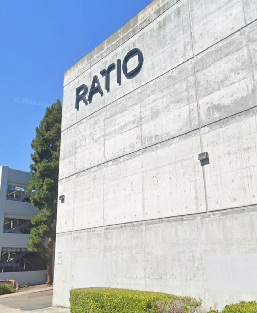 tamoorh's tweet image. meet me in this building if you wanna get embarrassed on the internet