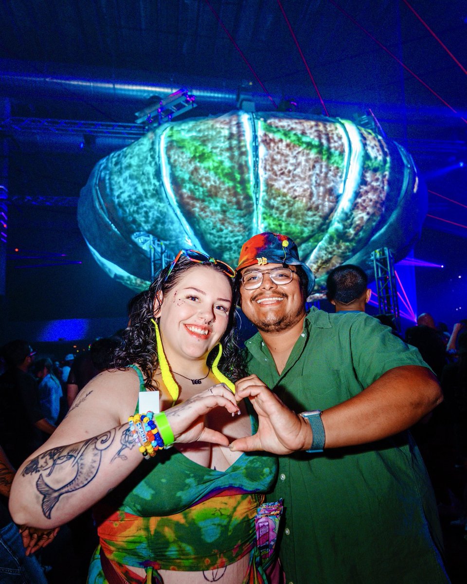 SiloDallas's tweet image. The vibes were sky high for @realfluffycloud last night 🌩️ What an electric 360° experience ⚡️
Next weekend 🕺 Join us on
Thursday: World of Drum and Bass at @ductworkdallas🥁🔊
Friday: Freakazoid Robots w/ @TrivectaMusic @MitisOfficial & more 🤖💥
Saturday: @GreenVelvet_…