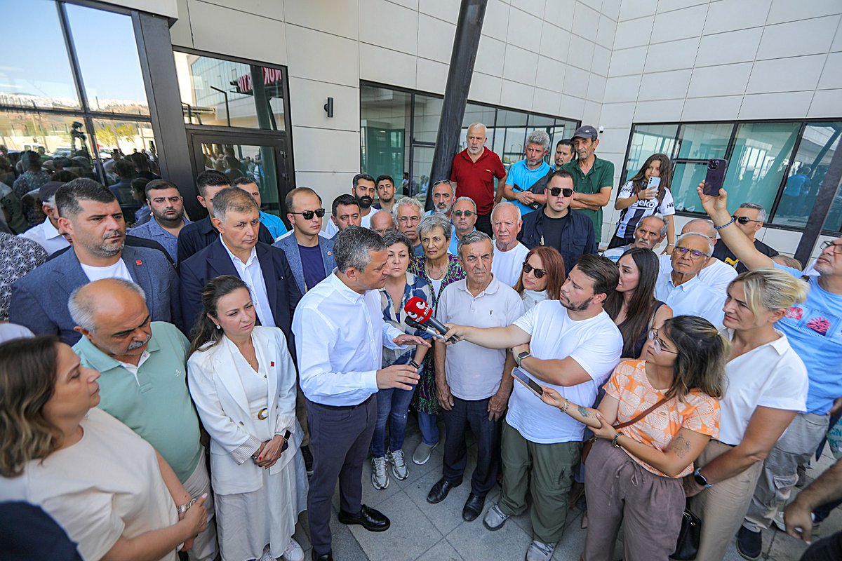 İrfan Önal (@irfanonal) on Twitter photo Yaşam Hakkı Ertelenemez
Genel Başkanımız Sayın <a href="/eczozgurozel/">Özgür Özel</a> ve İzmir Büyükşehir Belediye Başkanımız Sayın <a href="/drcemiltugay/">Dr. Cemil Tugay</a> ile birlikte, İzmir Şehir Hastanesi’nde tedavi süreci devam eden Beylikdüzü Belediye Başkanımız <a href="/mmuratcalik/">Mehmet Murat Çalık</a>’ın kıymetli annesi Gülseren Çalık’ı ziyaret Yaşam Hakkı Ertelenemez
Genel Başkanımız Sayın <a href="/eczozgurozel/">Özgür Özel</a> ve İzmir Büyükşehir Belediye Başkanımız Sayın <a href="/drcemiltugay/">Dr. Cemil Tugay</a> ile birlikte, İzmir Şehir Hastanesi’nde tedavi süreci devam eden Beylikdüzü Belediye Başkanımız <a href="/mmuratcalik/">Mehmet Murat Çalık</a>’ın kıymetli annesi Gülseren Çalık’ı ziyaret