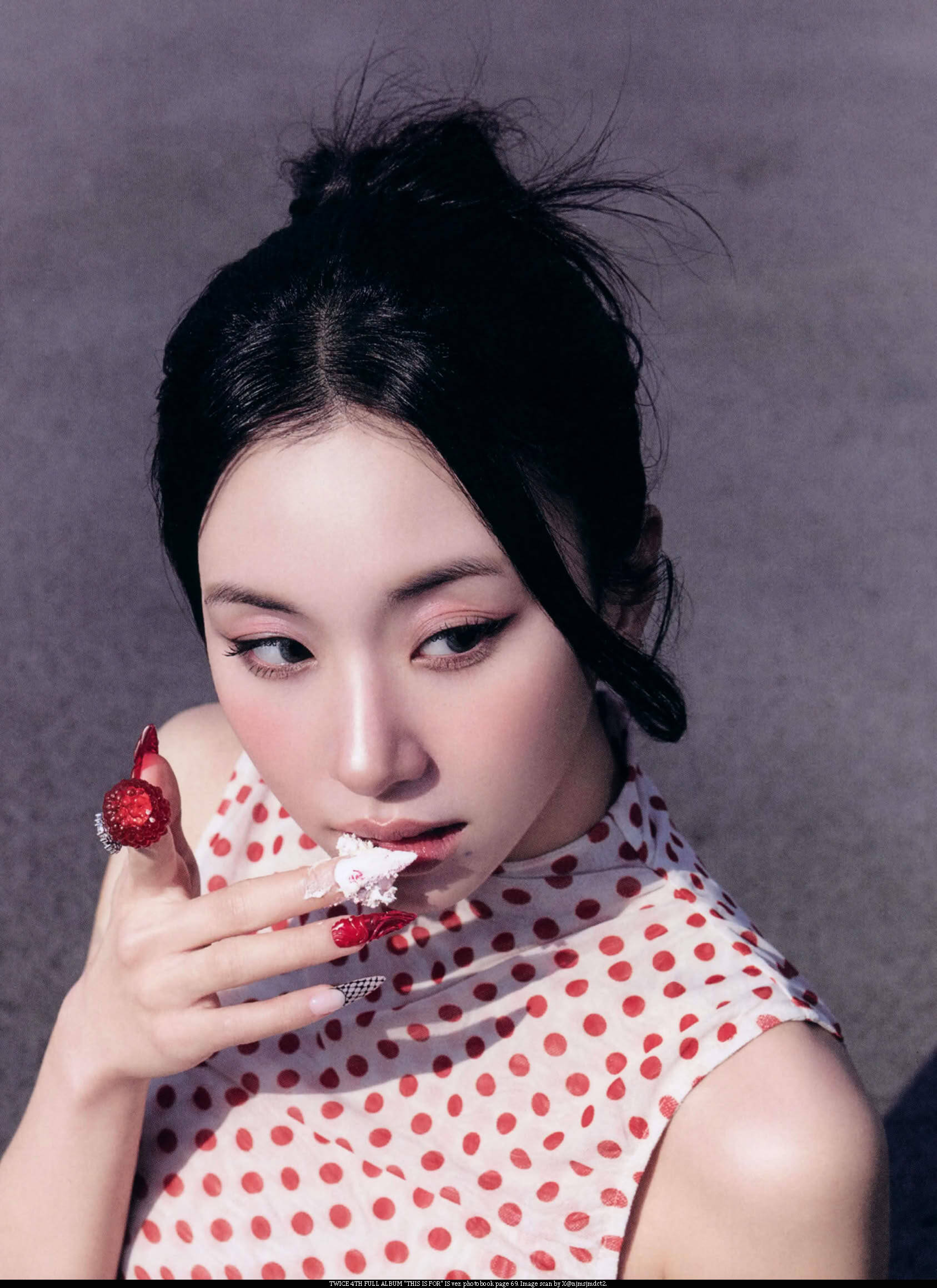 TWICE CHAEYOUNG 写真集 商品詳細ページ | ONCE JAPAN OFFICIAL SHOP | TWICE ソロ写真集